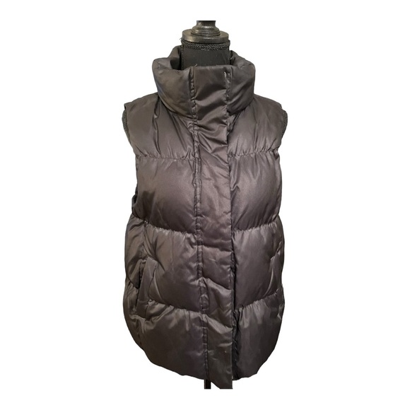 Gap Black Down Insulated Puffer Vest - Picture 10 of 10